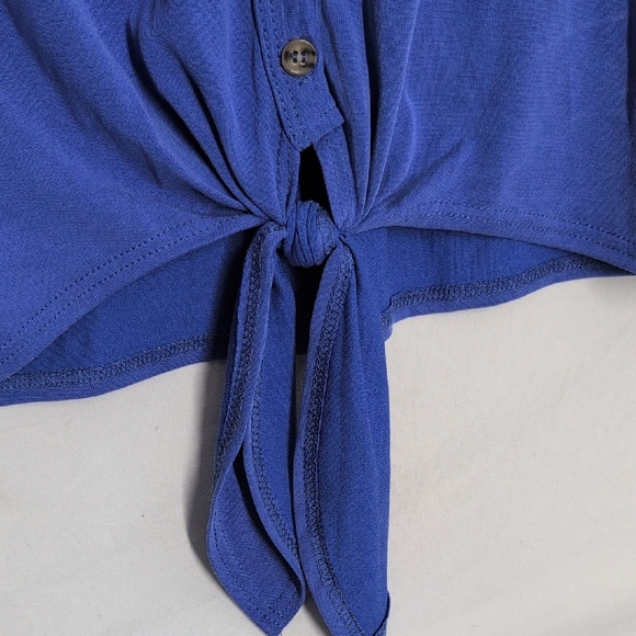 Chic So Soft Blue Button-Down Sleeveless  Top - Picture 3 of 6